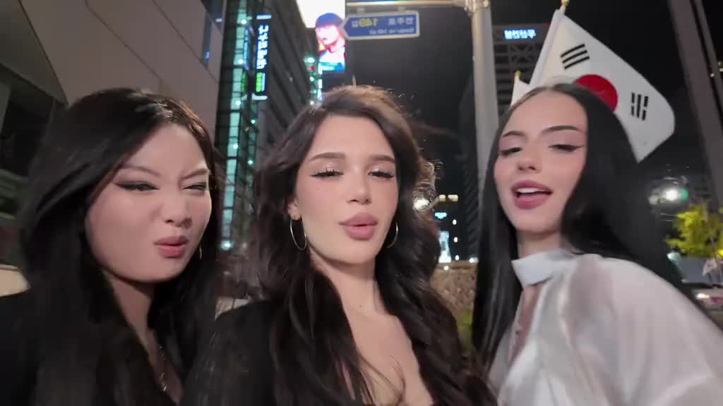 Opening reference scene: left, center and right performers